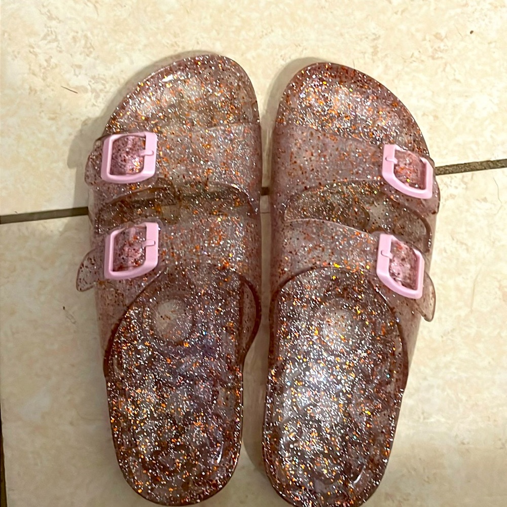 Jelly slides and they are a women’s 5